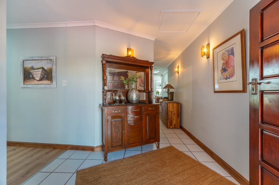 7 Bedroom Property for Sale in Wavecrest Eastern Cape